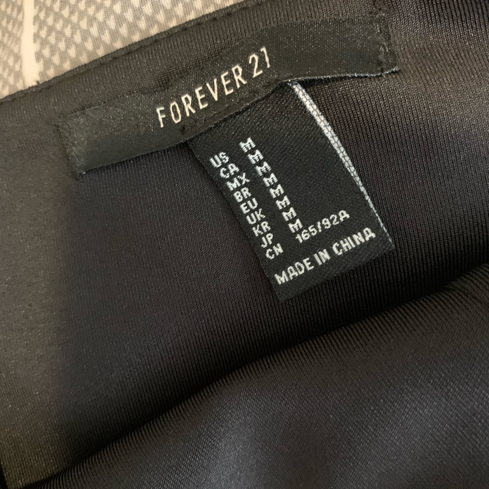 M | Forever 21 - off the shoulder crop top